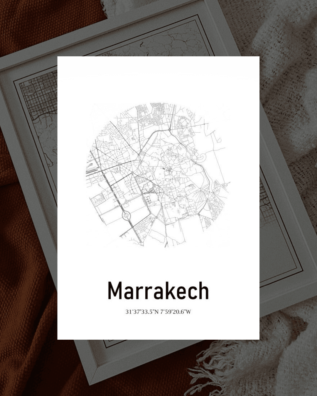 Poster com mapa da cidade de Marrakech e texto com coordenadas